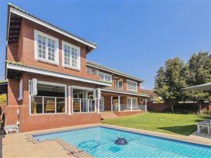 5 Bed House in Honeydew Ridge