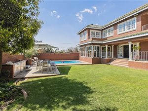 5 Bed House in Honeydew Ridge