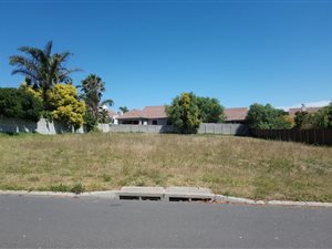970 m² Land available in D Urbanvale