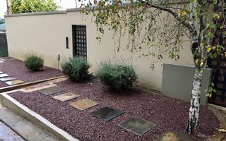 1 Bedroom Garden Cottage in Westdene