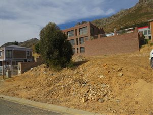 553 m² Land available in Gordons Bay Central