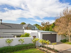 4 Bed House in Silvertree Estate