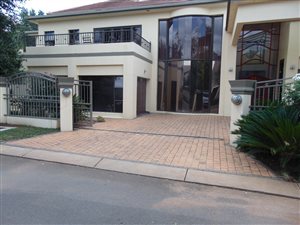 4 Bed House in Zwartkop Golf Estate