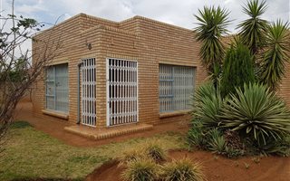 4 Bedroom House in Vanderbijlpark SE4
