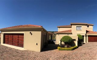 4 Bedroom House in Waterkloof Ridge