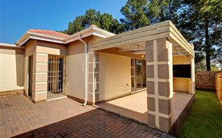 3 Bedroom Cluster in Roodepoort Central