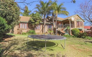 4 Bedroom House in Zwartkop