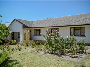 4 Bed House in Paarl