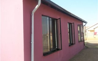 3 Bedroom House in Bezuidenhout Valley