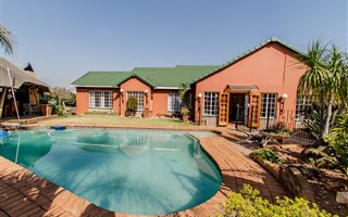 4 Bedroom House in Bergbron