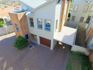 3 Bed Townhouse in Meyersdal