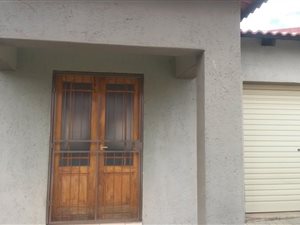 2 Bed Flat in Meiringspark