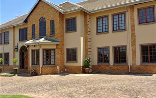 5 Bedroom House in Cornwall Hill