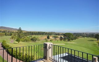 4 Bedroom House in Devonvale Golf & Wine Estate