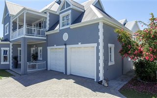 3 Bedroom House in Greenways Golf Estate