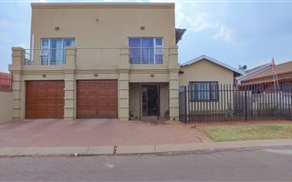5 Bedroom House in Lenasia South