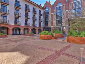 2 Bed Apartment in Onder Papegaaiberg