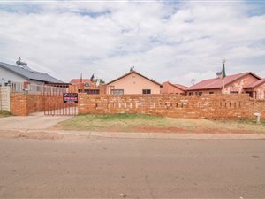4 Bed House in Lenasia South