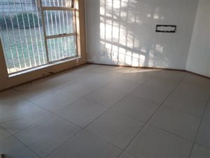 3 Bed House in Lombardy East