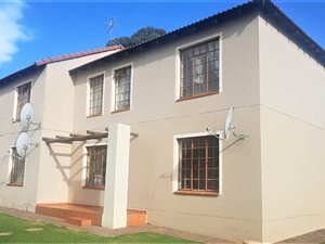 2 Bed Apartment in Roodepoort West