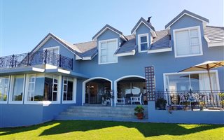 3 Bedroom House in Pezula Golf Estate
