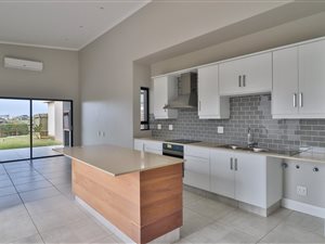 3 Bed Cluster in Palm Lakes Estate