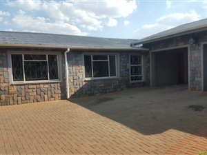 3 Bed House in Kanonkop