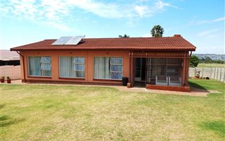 3 Bedroom House in Dan Pienaarville