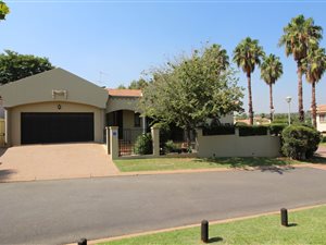 4 Bedroom House in Dainfern Ridge