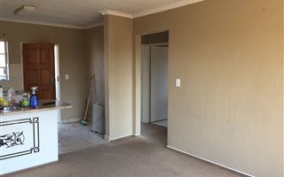 2 Bedroom Townhouse in Heuwelsig Estate