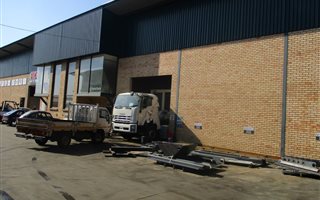 609 m² Industrial space in Clayville