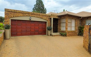 3 Bedroom House in Glen Marais
