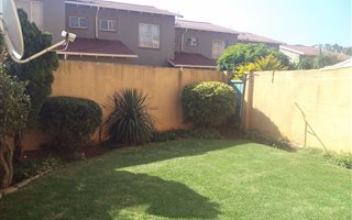 3 Bedroom Duplex in Mackenzie Park