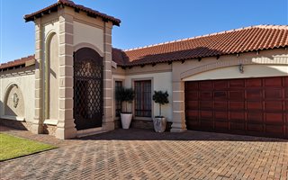 3 Bedroom House in Flamwood