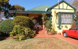 3 Bedroom House in Bezuidenhout Valley