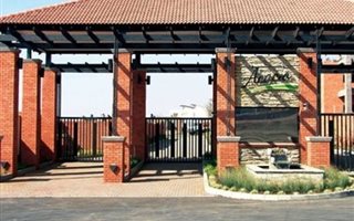 1 Bedroom Simplex in Greenstone Hill
