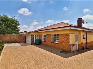 3 Bed House in Rewlatch