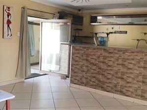 8 Bed House in Primrose