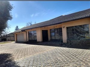 3 Bed House in Roodekop