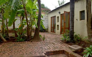1 Bedroom Garden Cottage in Nieuw Muckleneuk