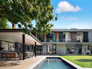 4 Bed House in Westcliff