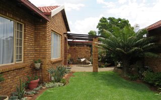 2 Bedroom Townhouse in Wierda Glen