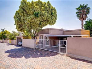 3 Bed Simplex in Strubens Valley