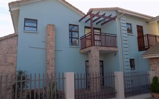 3 Bedroom Cluster in Hartenbos Heuwels