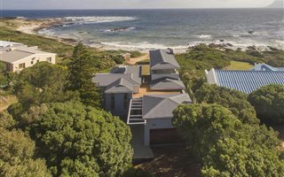 4 Bedroom House in Rooi Els