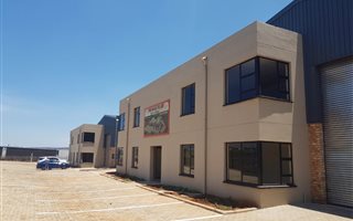 670 m² Industrial space in Clayville