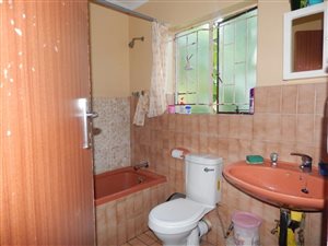 3 Bed House in Bakerton