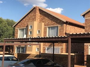 2 Bed Duplex in Heuwelsig Estate