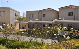 2 Bedroom Apartment in Dainfern Valley