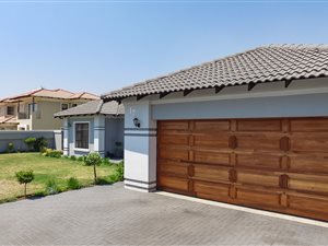 4 Bed House in Helderwyk